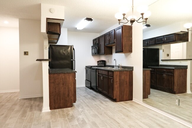 Foto del edificio - 2750 Holly Hall St