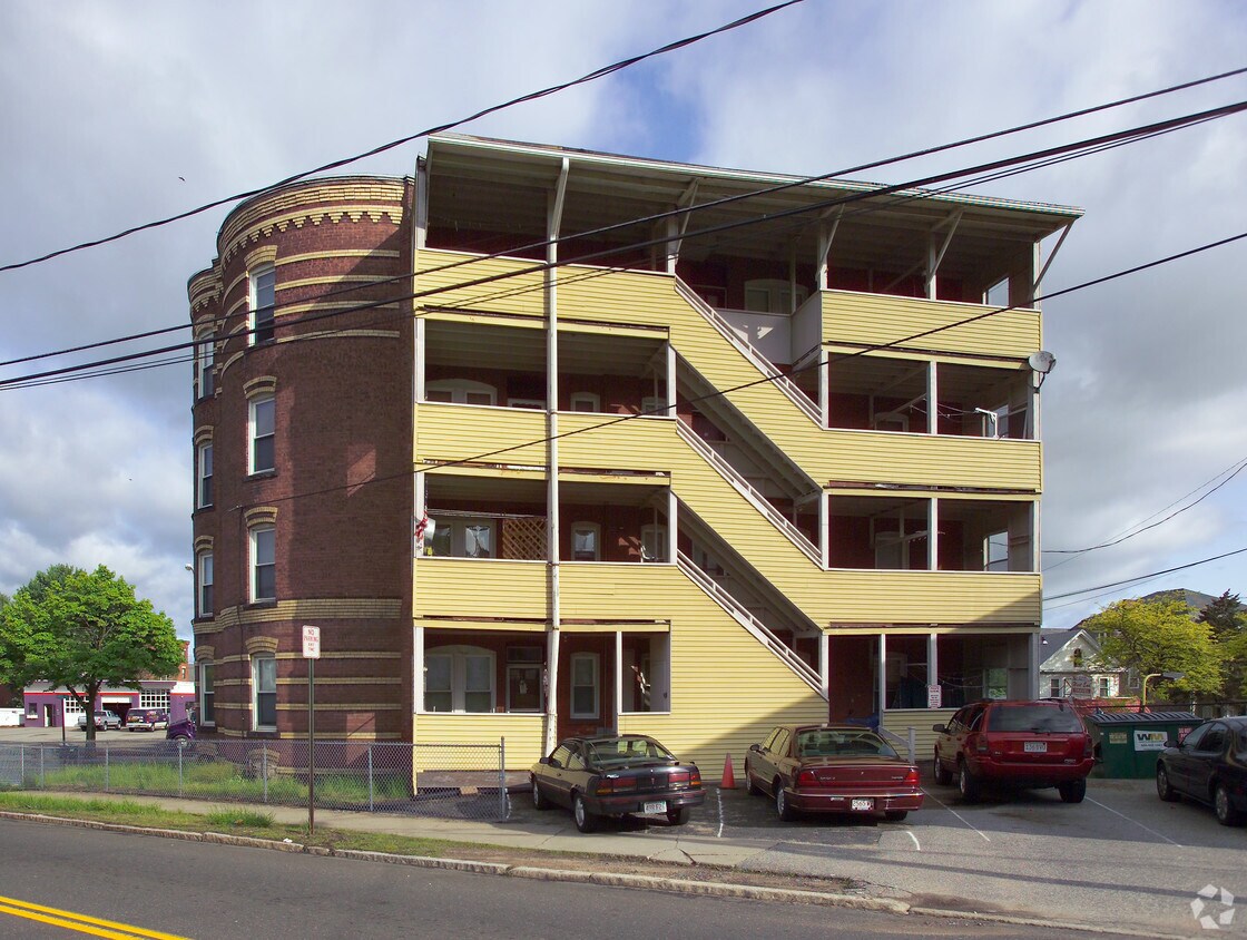 Building Photo - 189 Center St