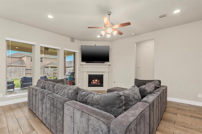Foto del edificio - 4101 Emerson Cove Dr