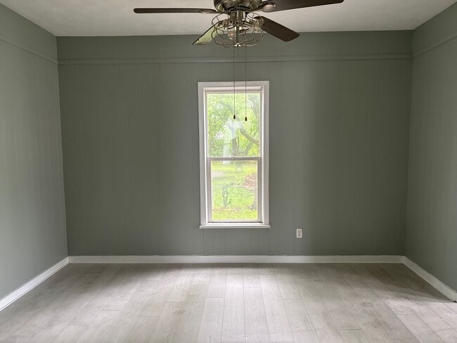 Building Photo - Quaint 4 BR/1 BA north side home!