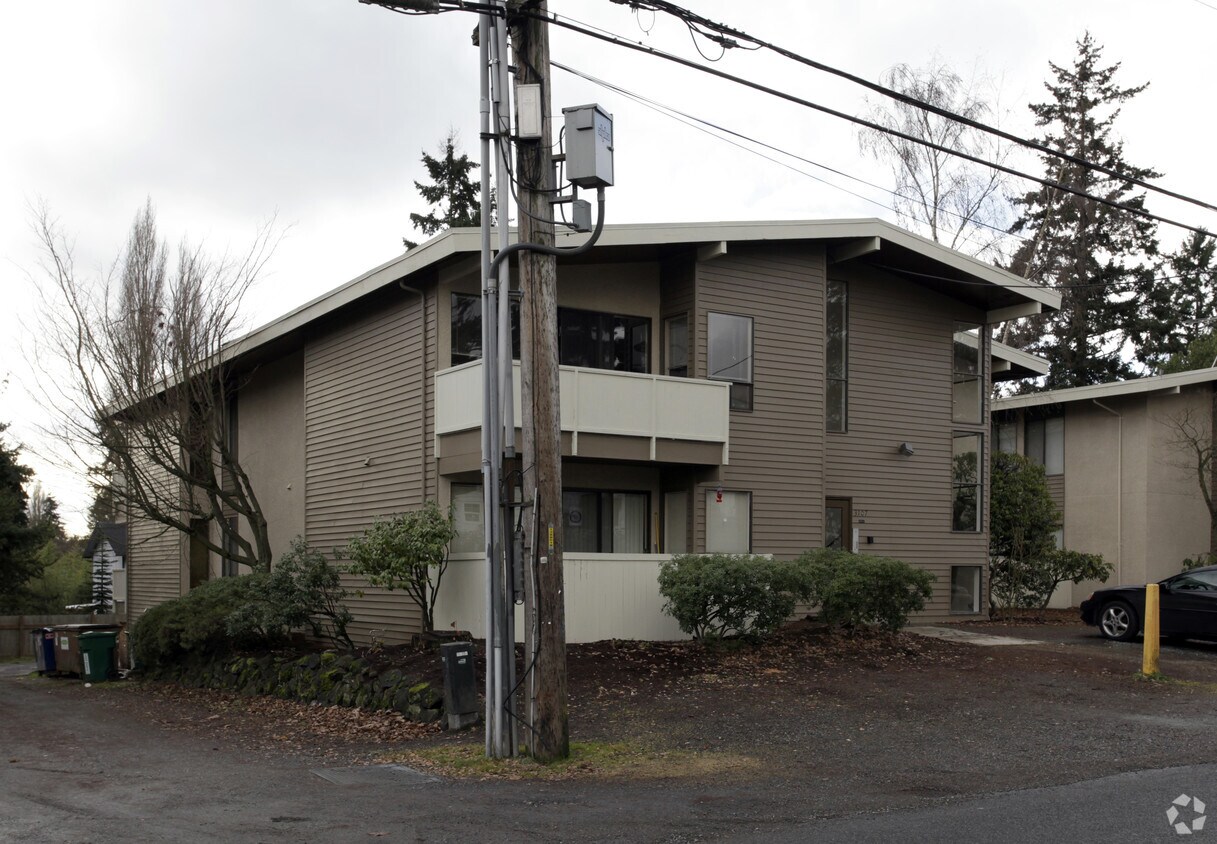Building Photo - Shields Apartments