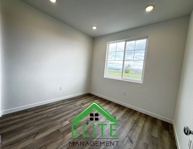 Foto del edificio - **Brand New 1-Bedroom, 1-Bathroom Park-Fac...