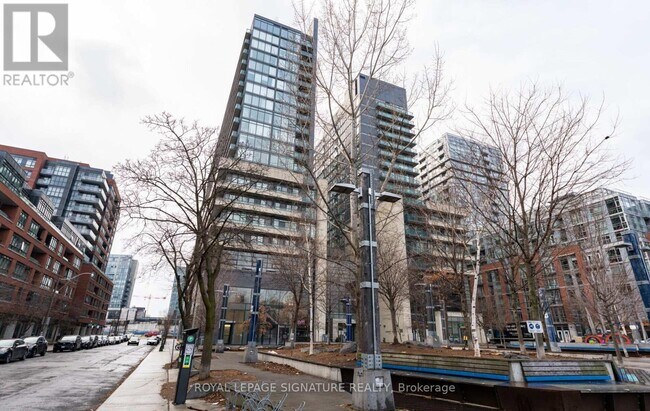 Building Photo - 36 Lisgar St