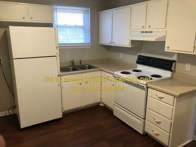 Foto del edificio - Hendersonville - 2 Bedroom Duplex Basement/Garage