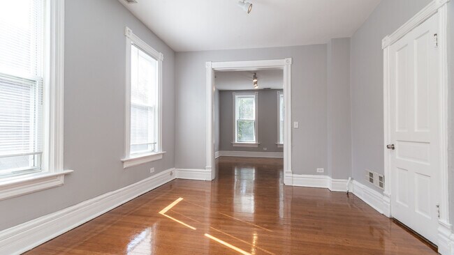 Foto del edificio - 1148 W Addison St