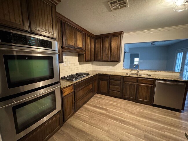 Foto del edificio - Beautiful Castle Heights Home