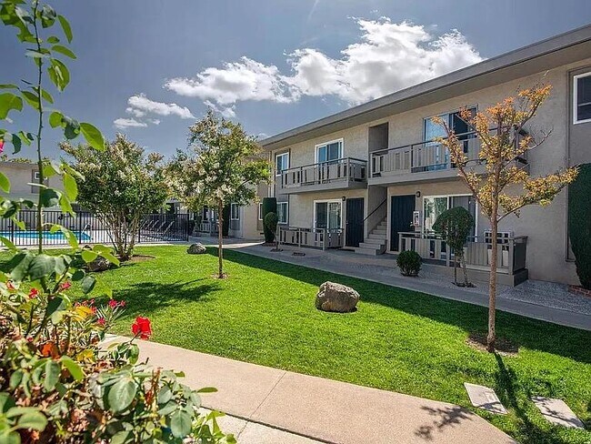 Foto del edificio - 5330 Monterey Rd