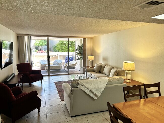 Foto del edificio - 7625 E Camelback Rd