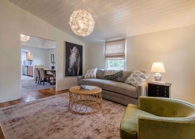 Foto del edificio - 385 Sherman Ave