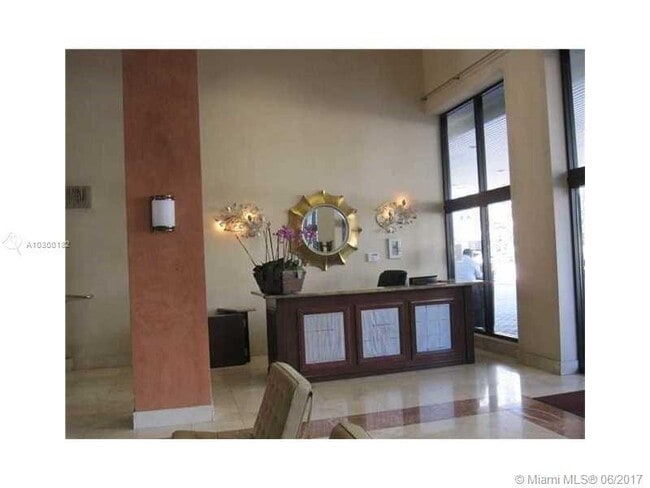 Foto del edificio - 5825 Collins Ave