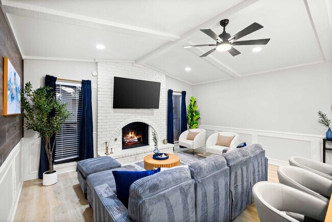 Foto del edificio - 3410 Country Club Dr