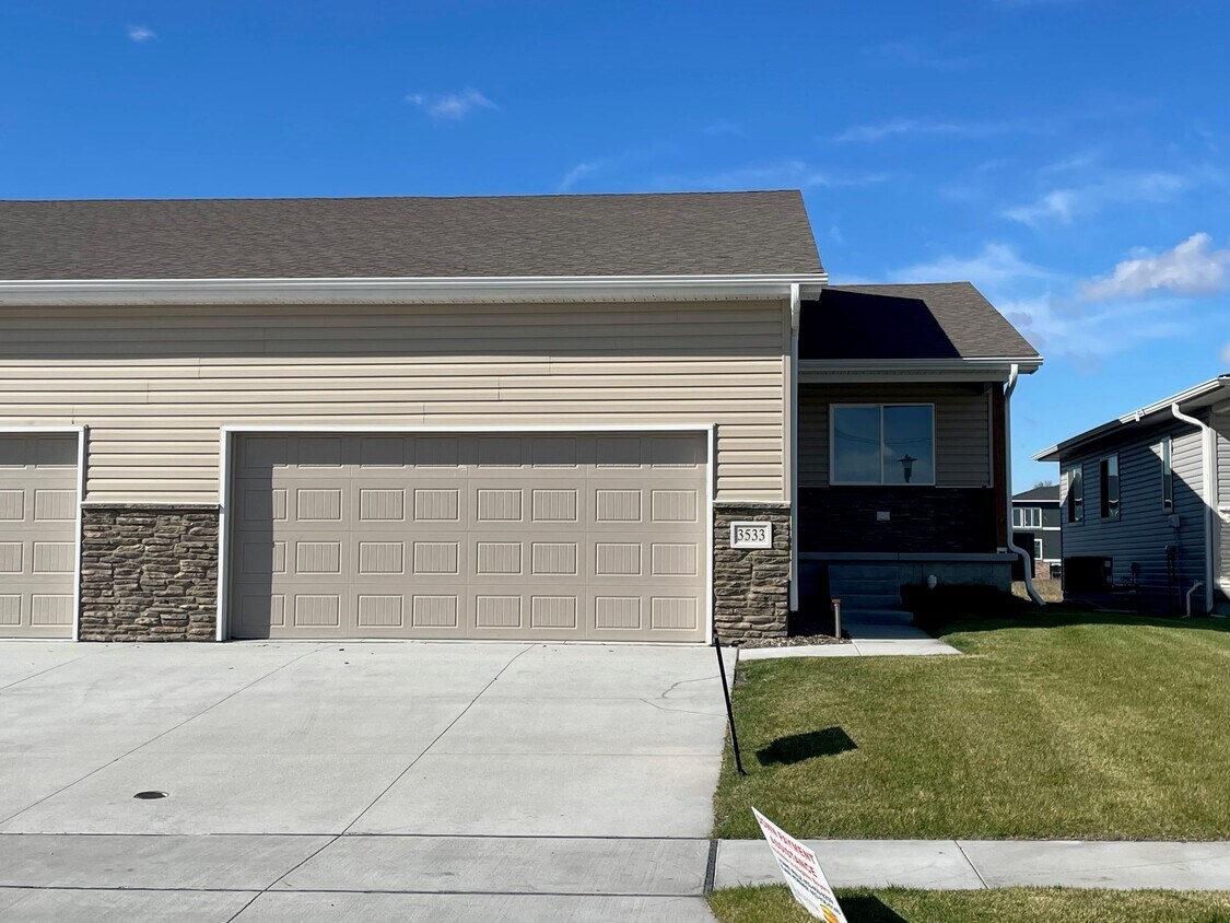 Foto principal - 3533 Little Bluestem Rd