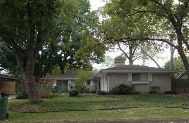 Building Photo - 104 W Lavender Ln