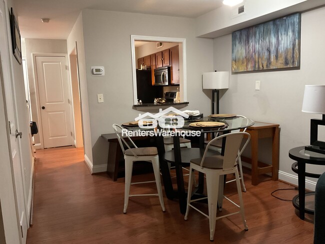 Foto del edificio - 1207 Green Oaks Ln