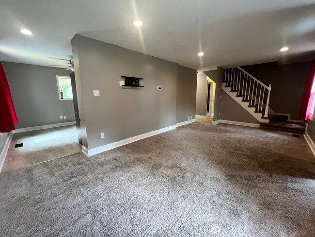 Foto del edificio - Amazing 5 BR/2 BA Single-Family Home in Gl...