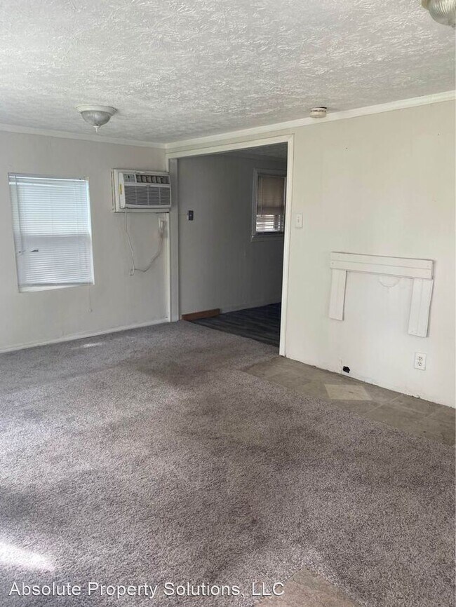 1 br, 1 bath House 1515 N Oak Grove House Rental in Springfield, MO