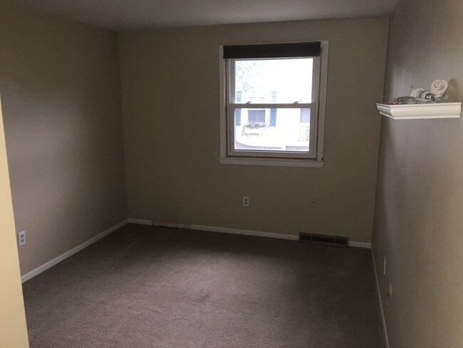 Bedroom 3 - 666 W Ferry St