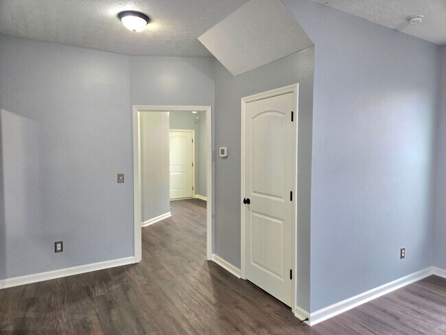 Building Photo - 3222 Alexandria Dr