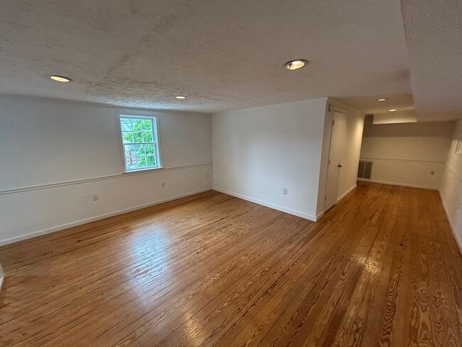 Foto del edificio - Well-Appointed Apartment Ready for move-in...