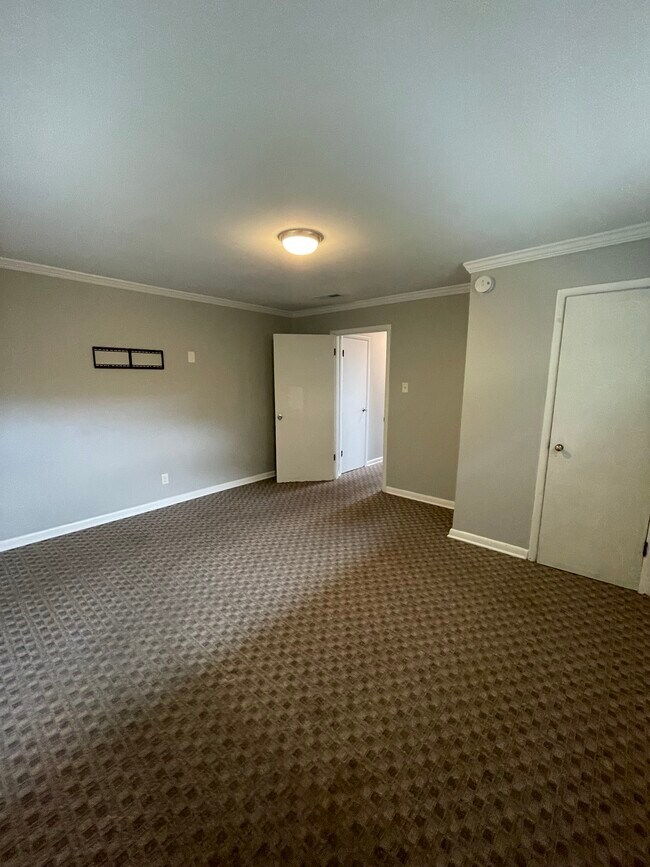 Foto del edificio - 719 McGowan Ave