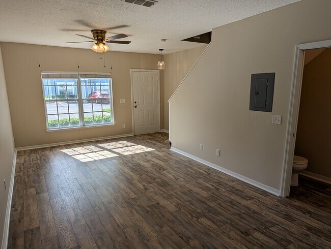 Foto del edificio - Spacious 2 Bed, 2.5 Bath Townhome in Gated...