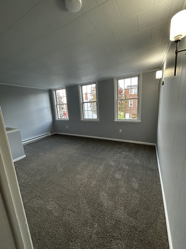 Living Room - 114 N Washington St