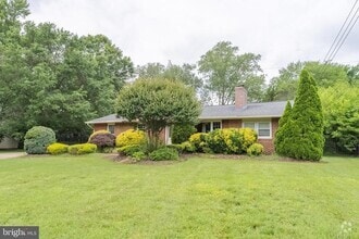Building Photo - 5008 Treetop Ln