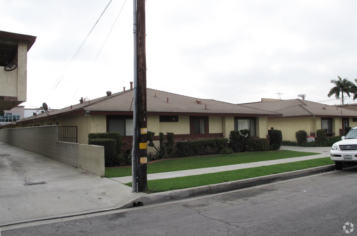 Building Photo - 11714 Coldbrook Ave