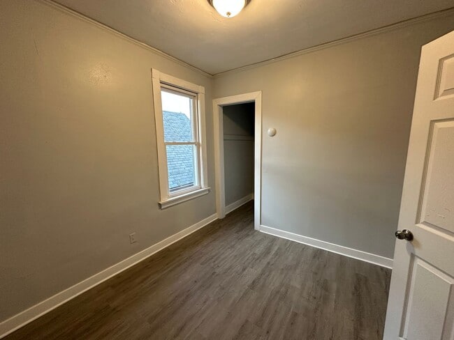 Building Photo - Walnut