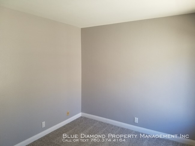 Building Photo - Recently upgraded 2 BR townhome in Woodlan...
