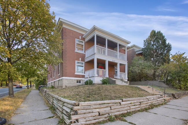 Building Photo - 2401 Harriet Ave