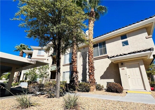 Building Photo - Guard gated Vistana community condo with 3...
