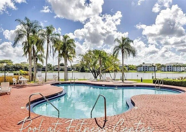 Foto del edificio - 2880 N Oakland Forest Dr