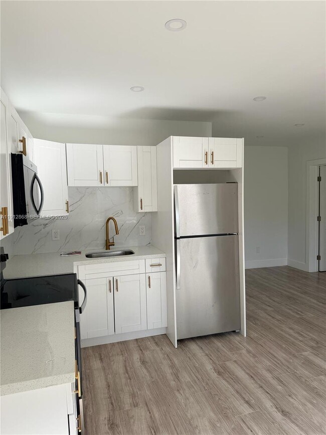 Foto del edificio - 1936 Normandy Dr