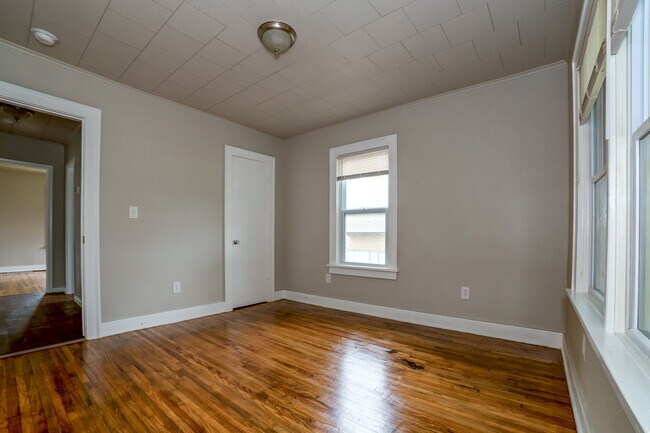 Foto del edificio - Full gut remodel! All new everything!! Come check it out.