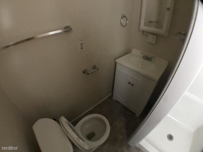Foto del edificio - 905 1/2 Greenfield Ave