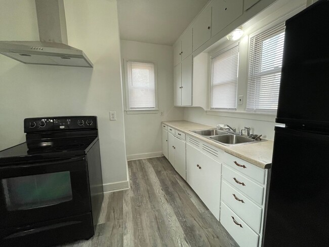 Building Photo - 619 Highland Ave
