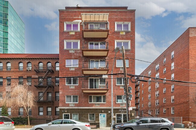 Building Photo - The Gardena