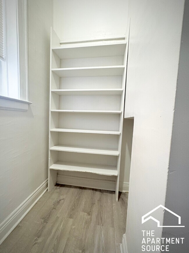Foto del edificio - 4854 W Diversey Ave