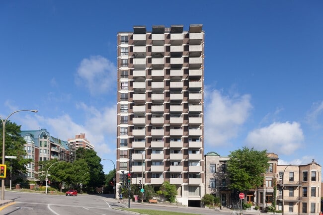 Building Photo - 1 Ch de la Côte-Sainte-Catherine