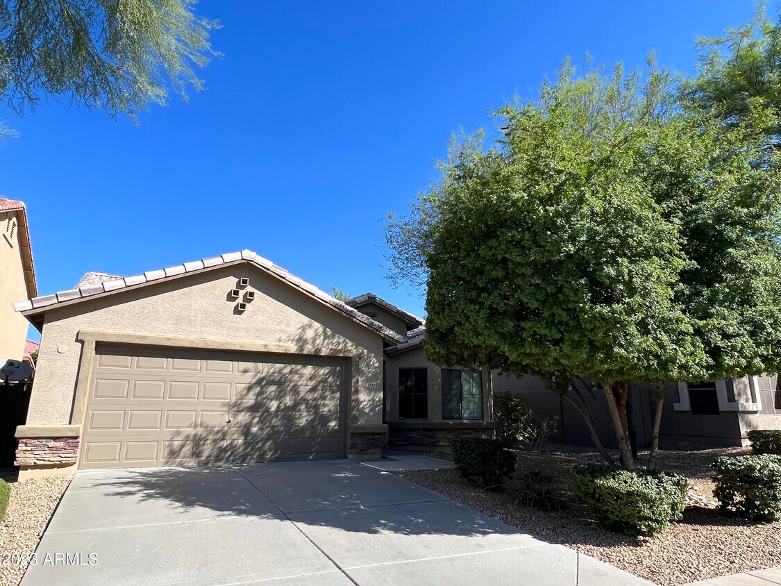 Foto principal - 2332 W Roy Rogers Rd