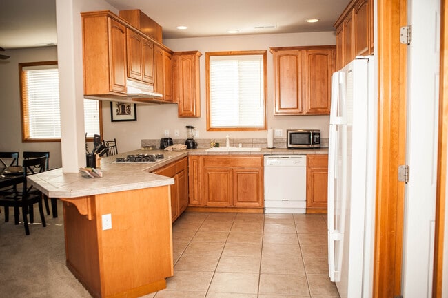 Foto del edificio - 4 Bedroom Townhome in South Richland