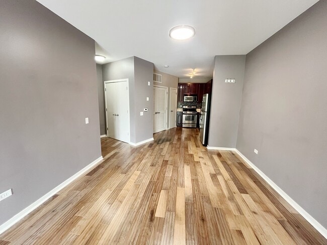 Foto del edificio - 1075 W Roosevelt Rd