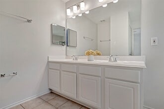 Building Photo - 218 Blushwood Pl