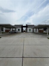 Building Photo - 14 Wolf Crk Ave