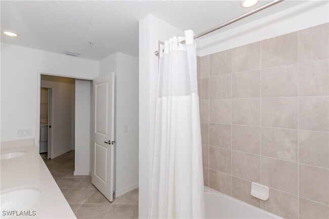 Building Photo - 15345 Grn Acrs Ave