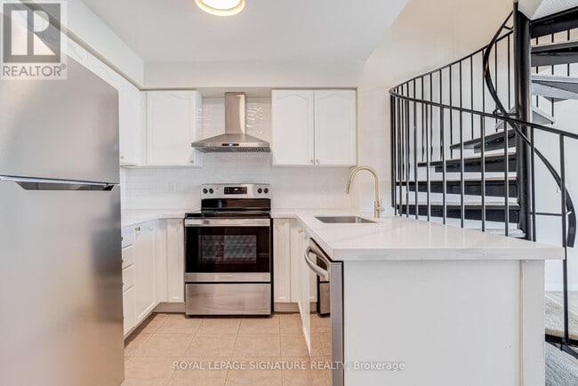 Photo du bâtiment - 2545 Erin Centre Blvd