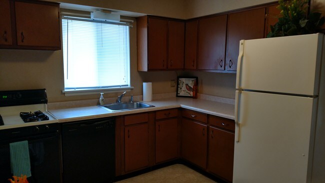 Kitchen - 3706 N Donna Ln