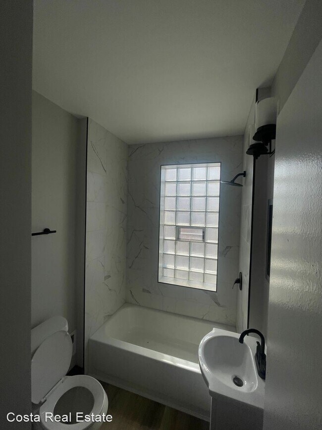 Building Photo - 3 br, 1 bath House - 3343 Webster Ave