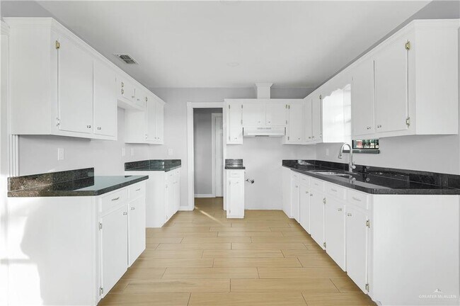 Foto del edificio - 6100 N La Homa Rd